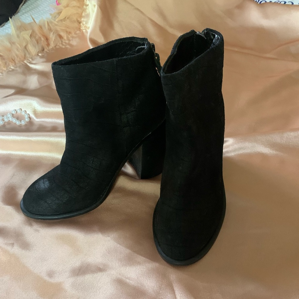 Kelsi Dagger suede embossed boots. Size 6